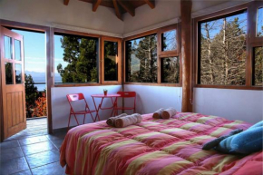 El Mononoambiente de Bariloche, con vista al lago